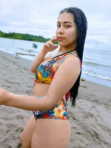 Anna_surrender_pinup beach - playa Pic