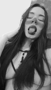 zoi_jazmin black and white love Pic 2