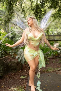TinaMercier Careful… This Fairy Casts Spells 🪄 🧚🏻🌸 Foto 3