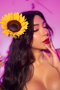 Dakota_Lee Valentine's Day tastes better when desire blossoms 🌻💋 Pic 2