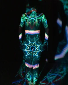neon lights on my body de GwenCarter  8 Imagens
