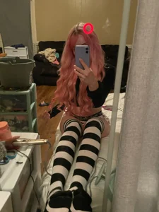 sluttypumpkin: Public ( 4 фото)