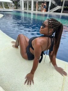 Slave_Ebony Public Poză 2