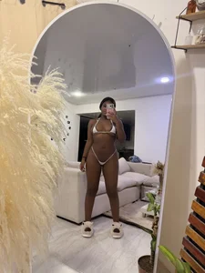 Chloe_adams_1: A little temptation 😈🔥 ( 5 фото)