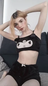 YumikoMoriのcute tank top and lilac eyes😊👀💖の 7枚の写真