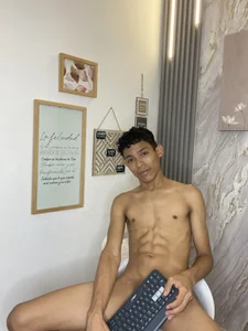 SKINNY_BOYXXX kullanıcısının Ronald 💗 albümü -  3 fotoğraf