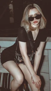RebeccaMontgomery Public slika 3