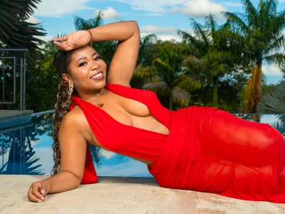 AlisonTravis Poolside Temptress Foto 4