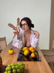 EvaCanton Shall we continue on the kitchen table? 🍹 Immagine  4