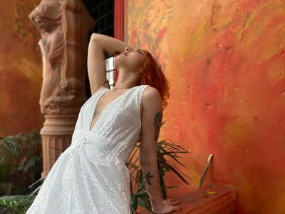 Isis-Blaze Your favorite redhead in a photoshoot that is pure romance for the eyes 😍 Pic