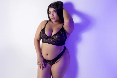 MiaNyxx 💜💎  3. fénykép