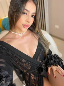 AmyDavis_ SOPHISTICATED GIRL Pic