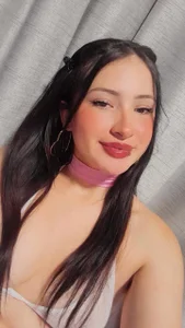 Angel-Hott_ Public Poză