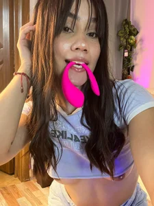 lizzy_kane Ya tengo lush para tener tus vibras dentro de mi 🌸💟 Immagine  6