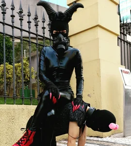 FeticheMacabre Sou a Deusa Macabre e adoro Dominar na rua! 😈🔥 Hình 3