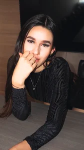 hanna_foxi Do you want to come with me to the office?🤭 Pic