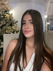 Emilia_harpper Public  4টি ছবি