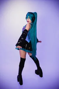 Hatsune Miku cosplay💙 de vi_anaya  3 photos
