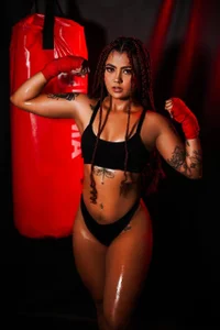 KO mode 🥊 de AlaiaRogers  3 Imagens