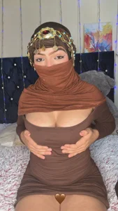 Ready to live out your wildest fantasies 😈 de Dana-Alabi Foto