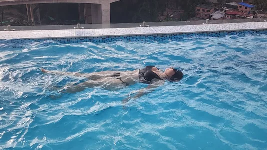 AliciaWhite_nt Between Water and Desire 💦😈  3. fénykép