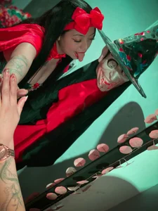 Dark Queen🤍👑 de slut_anal_  2 photos