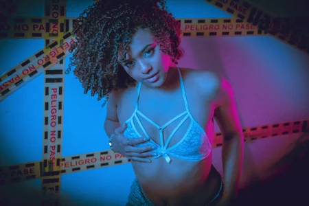 Eylend_Lisboa A DARING GIRL Pic 5