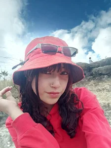 Posing for the camera 📸🙈 od Lola_lopezx  4 snímek