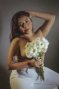 MeghanBurn FLOWERS Pic 3