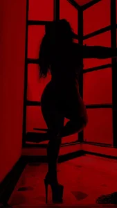 Sara_Bdsm_ red hot Immagine  3