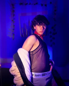 Luke_Howland Welcome to my room Hình