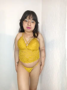 SARAWILLS Yellow sexy Pic 2