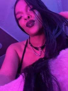 Mia its back! od Mia_Gates  5 snímek