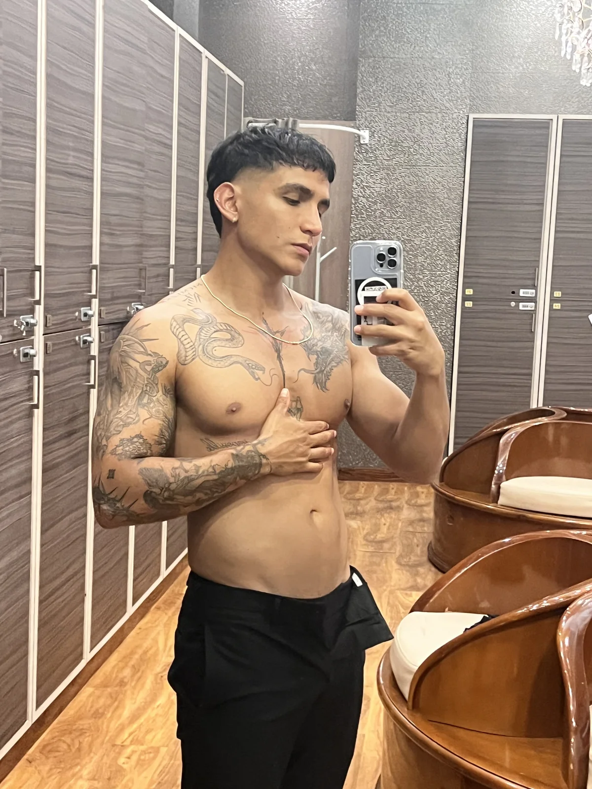 muscle_boyhorny 님의 트렌드 중인 사진  3761개