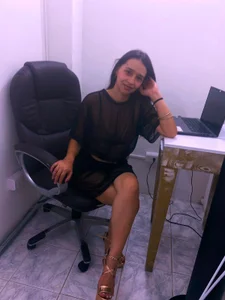 samarha_xue In Office Pic 2