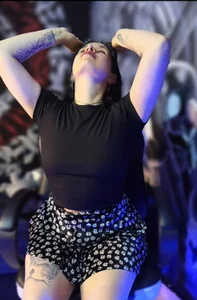 lady_merlot1 I need a naughty boy 🕶️🕶️🕶️ Foto 4