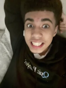 iLoveGirlsOnlyStr8Asf Look at your daddy, I’m sexy right? Pic 3