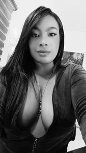 _caroline_jackson_ Black & White ⭐ Pic 5