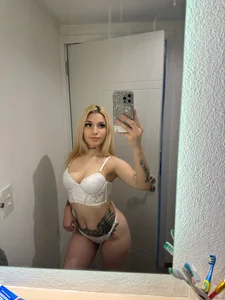 ShopiaX 🤍✨ Pic 3
