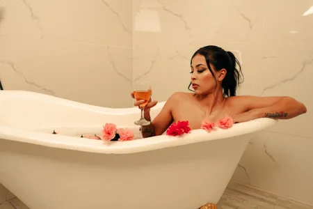 sexybathroom 😈❤️ od ValerieSoto  3 snímek