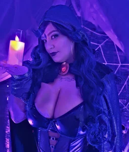 Elise-Leyton Happy halloween 2025 Pic 4