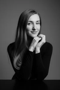 KateRedgar In black outfits Immagine  5