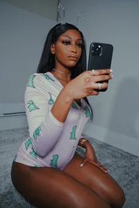 naomi19 Public Pic 4