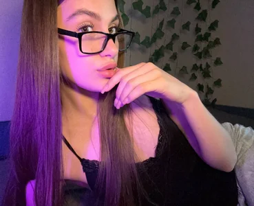 LiseVener Bed purple tones 🤤 Pic 2