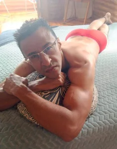 Asher_Bram1 transparencia roja Foto 4