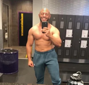 Str8ManHoles How do I look? sexfoto 1