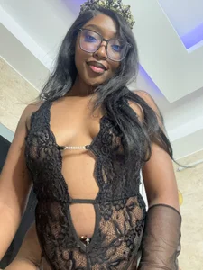 YallianaBrooks: Your queen 👑 ( 5 фото)