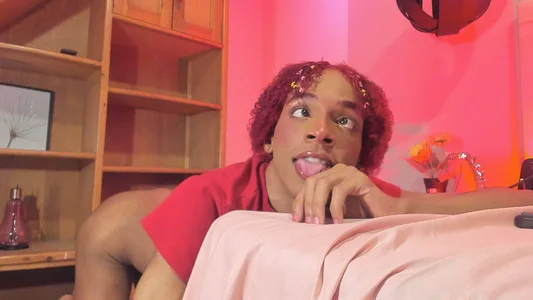 DakotaRosee I like my red look and you? Pic 5