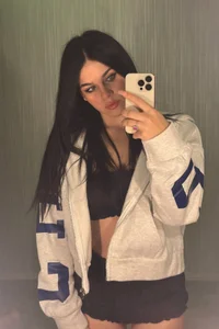 JeniceSourwine kullanıcısının New outfit… what do we think? 👀 albümü -  fotoğraf