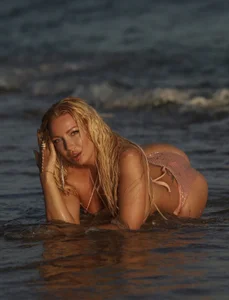 SofiaJoySex on a beach图片 5